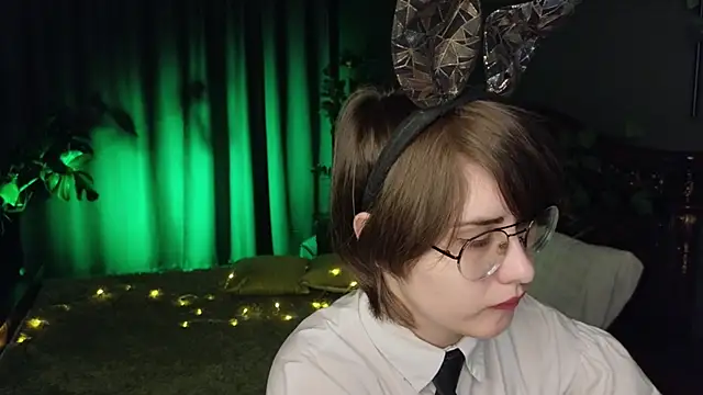 Funny bunnyy online show from January 10, 1:41 pm