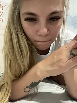 Snapshot of PEACHY439 chatting on February 20, 4:28 am PEACHY439 online show from February 20, 4:28 am