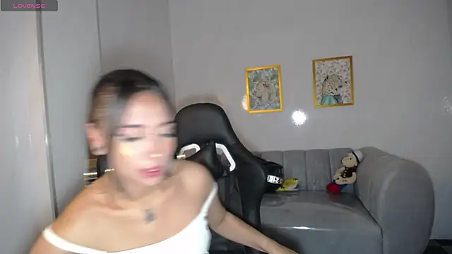 Snapshot of _ella_b chatting on January 14, 7:53 pm ella b online show from January 14, 7:53 pm