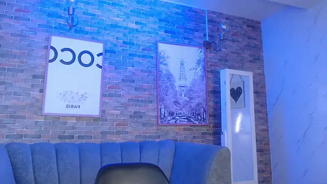 Snapshot of _ella_b chatting on February 9, 3:22 am ella b online show from February 9, 3:22 am