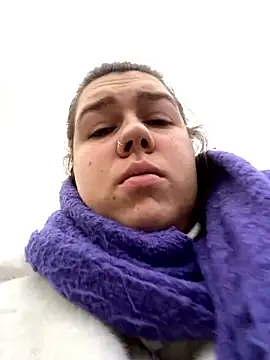 Snapshot of SuzieMurray chatting on December 2, 9:13 am SuzieMurray online show from December 2, 9:13 am