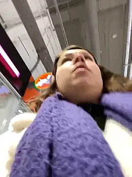 Snapshot of SuzieMurray chatting on December 4, 9:18 am SuzieMurray online show from December 4, 9:18 am