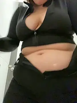 Snapshot of SuzieMurray chatting on December 4, 12:25 pm SuzieMurray online show from December 4, 12:25 pm