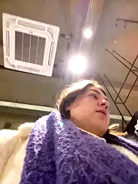 Snapshot of SuzieMurray chatting on December 5, 9:17 am SuzieMurray online show from December 5, 9:17 am