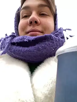 Snapshot of SuzieMurray chatting on December 6, 9:21 am SuzieMurray online show from December 6, 9:21 am