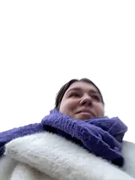 Snapshot of SuzieMurray chatting on December 10, 9:12 am SuzieMurray online show from December 10, 9:12 am