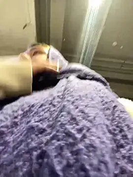 Snapshot of SuzieMurray chatting on December 17, 9:17 am SuzieMurray online show from December 17, 9:17 am