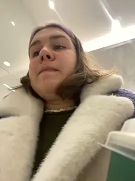 Snapshot of SuzieMurray chatting on December 24, 10:33 am SuzieMurray online show from December 24, 10:33 am