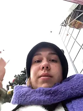 Snapshot of SuzieMurray chatting on December 25, 9:13 am SuzieMurray online show from December 25, 9:13 am