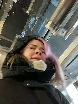 Snapshot of SuzieMurray chatting on December 27, 9:17 am SuzieMurray online show from December 27, 9:17 am