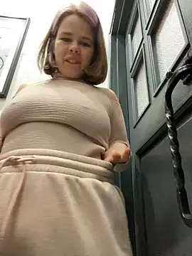 Snapshot of SuzieMurray chatting on December 27, 12:23 pm SuzieMurray online show from December 27, 12:23 pm