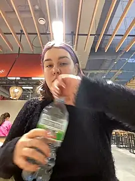 Snapshot of SuzieMurray chatting on January 6, 9:30 am SuzieMurray online show from January 6, 9:30 am