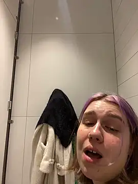 Snapshot of SuzieMurray chatting on January 6, 12:35 pm SuzieMurray online show from January 6, 12:35 pm