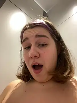 Snapshot of SuzieMurray chatting on January 15, 12:15 pm SuzieMurray online show from January 15, 12:15 pm