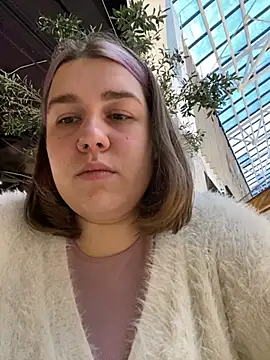 Snapshot of SuzieMurray chatting on January 16, 12:20 pm SuzieMurray online show from January 16, 12:20 pm