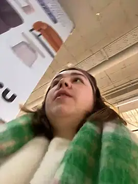 Snapshot of SuzieMurray chatting on January 17, 9:17 am SuzieMurray online show from January 17, 9:17 am