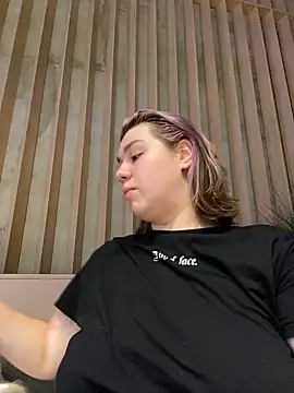 Snapshot of SuzieMurray chatting on January 21, 7:26 am SuzieMurray online show from January 21, 7:26 am