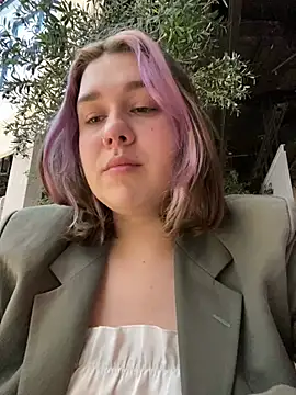 Snapshot of SuzieMurray chatting on January 22, 11:23 am SuzieMurray online show from January 22, 11:23 am