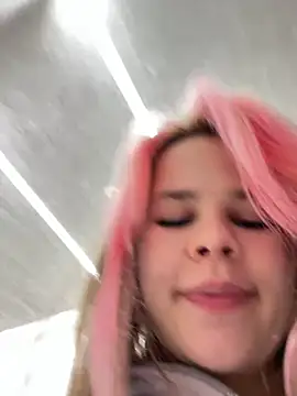 Snapshot of SuzieMurray chatting on January 28, 11:17 am SuzieMurray online show from January 28, 11:17 am