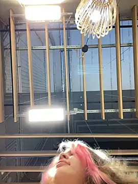 Snapshot of SuzieMurray chatting on January 29, 8:29 am SuzieMurray online show from January 29, 8:29 am