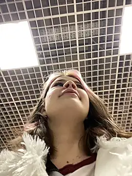 Snapshot of SuzieMurray chatting on February 4, 8:24 am SuzieMurray online show from February 4, 8:24 am