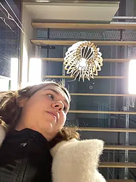 Snapshot of SuzieMurray chatting on February 6, 8:50 am SuzieMurray online show from February 6, 8:50 am