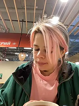 Snapshot of SuzieMurray chatting on February 8, 7:26 am SuzieMurray online show from February 8, 7:26 am