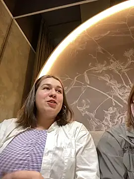 Snapshot of SuzieMurray chatting on February 11, 8:15 am SuzieMurray online show from February 11, 8:15 am