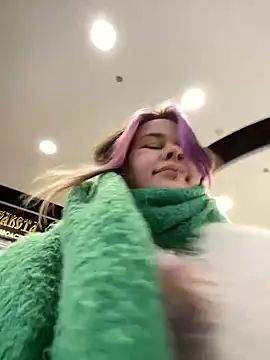 Snapshot of SuzieMurray chatting on February 12, 11:29 am SuzieMurray online show from February 12, 11:29 am