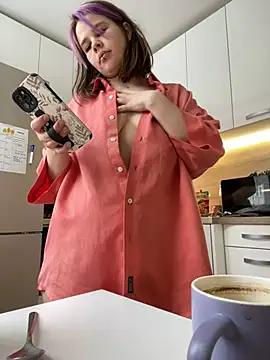 Snapshot of SuzieMurray chatting on February 13, 11:17 am SuzieMurray online show from February 13, 11:17 am