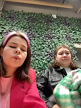 Snapshot of SuzieMurray chatting on February 14, 7:28 am SuzieMurray online show from February 14, 7:28 am