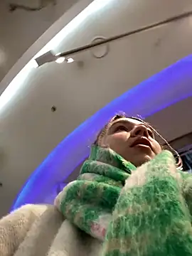 Snapshot of SuzieMurray chatting on February 15, 8:44 am SuzieMurray online show from February 15, 8:44 am