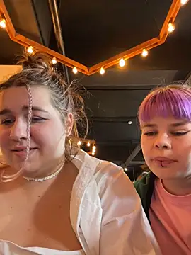 Snapshot of SuzieMurray chatting on February 15, 11:50 am SuzieMurray online show from February 15, 11:50 am