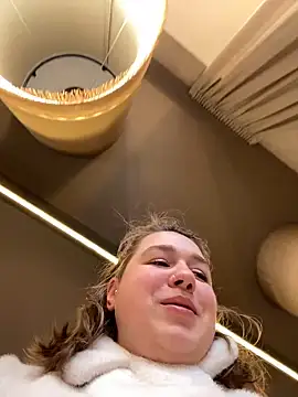 Snapshot of SuzieMurray chatting on February 18, 8:16 am SuzieMurray online show from February 18, 8:16 am