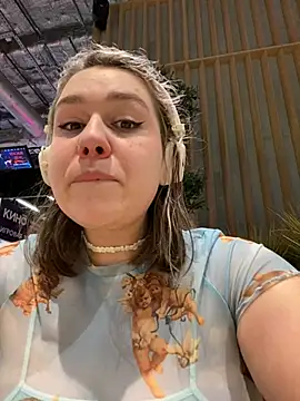 Snapshot of SuzieMurray chatting on February 21, 11:11 am SuzieMurray online show from February 21, 11:11 am