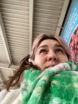 Snapshot of SuzieMurray chatting on February 22, 10:18 am SuzieMurray online show from February 22, 10:18 am