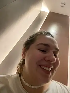 Snapshot of SuzieMurray chatting on February 27, 8:17 am SuzieMurray online show from February 27, 8:17 am