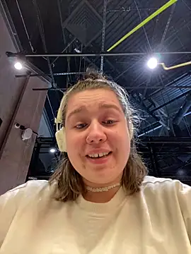 Snapshot of SuzieMurray chatting on February 27, 11:20 am SuzieMurray online show from February 27, 11:20 am