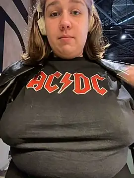 Snapshot of SuzieMurray chatting on February 28, 11:25 am SuzieMurray online show from February 28, 11:25 am