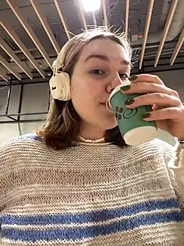 Snapshot of SuzieMurray chatting on March 1, 7:19 am SuzieMurray online show from March 1, 7:19 am