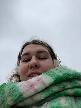 Snapshot of SuzieMurray chatting on March 13, 8:15 am SuzieMurray online show from March 13, 8:15 am