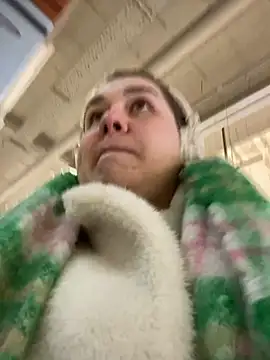 Snapshot of SuzieMurray chatting on March 14, 11:12 am SuzieMurray online show from March 14, 11:12 am