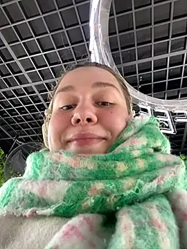 Snapshot of SuzieMurray chatting on March 18, 8:25 am SuzieMurray online show from March 18, 8:25 am