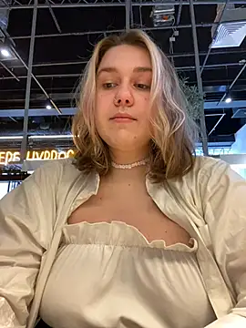 Snapshot of SuzieMurray chatting on March 18, 11:30 am SuzieMurray online show from March 18, 11:30 am