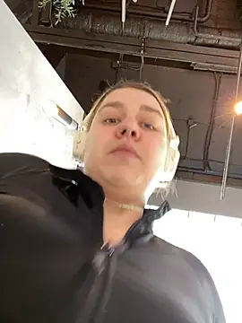 Snapshot of SuzieMurray chatting on March 19, 11:17 am SuzieMurray online show from March 19, 11:17 am