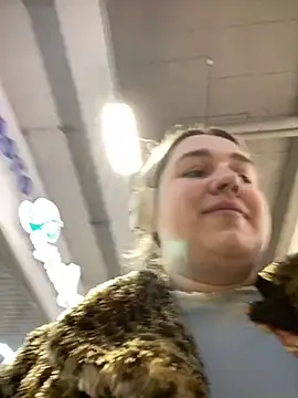 Snapshot of SuzieMurray chatting on March 20, 8:20 am SuzieMurray online show from March 20, 8:20 am