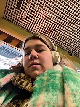 Snapshot of SuzieMurray chatting on March 21, 8:17 am SuzieMurray online show from March 21, 8:17 am