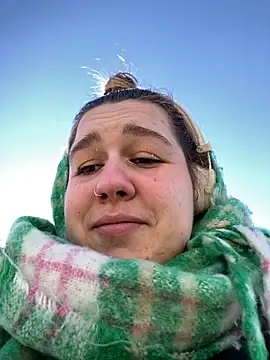 Snapshot of SuzieMurray chatting on March 22, 8:18 am SuzieMurray online show from March 22, 8:18 am