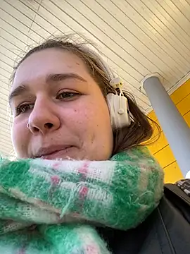 Snapshot of SuzieMurray chatting on March 22, 11:21 am SuzieMurray online show from March 22, 11:21 am