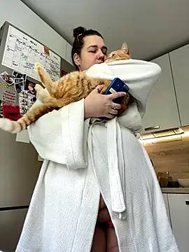 Snapshot of SuzieMurray chatting on September 12, 9:53 am SuzieMurray online show from September 12, 9:53 am